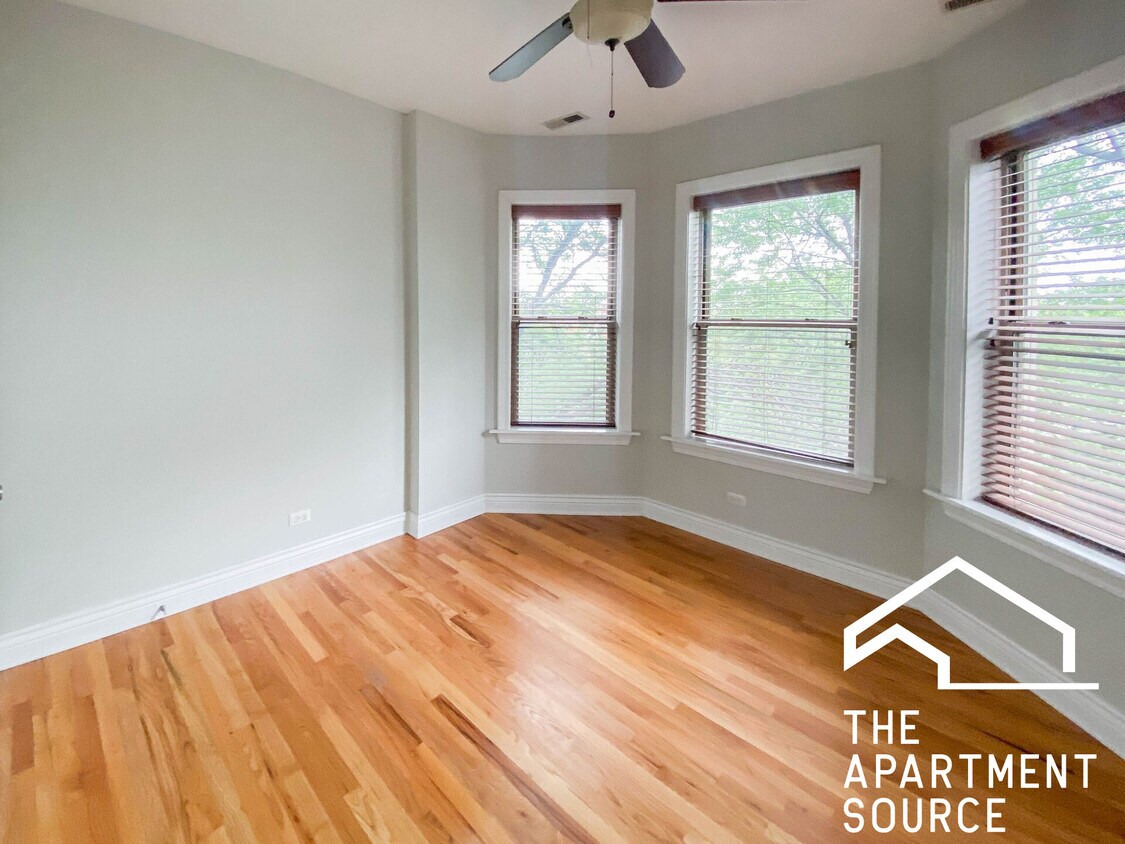 Foto principal - 1208 W Waveland Ave