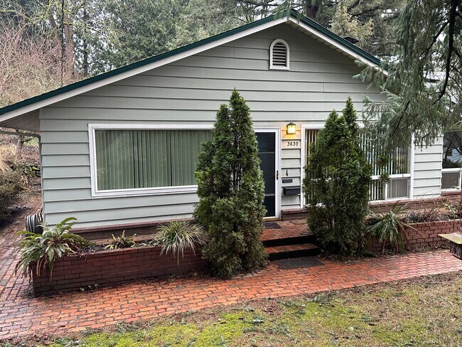 Building Photo - 3839 SW Marigold St