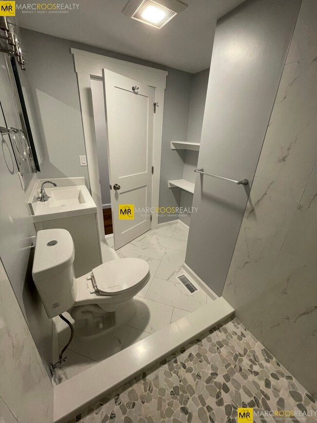 Photo - 31 Raymond Ave House