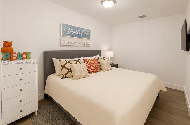 Foto del edificio - 1321 NE 118th St