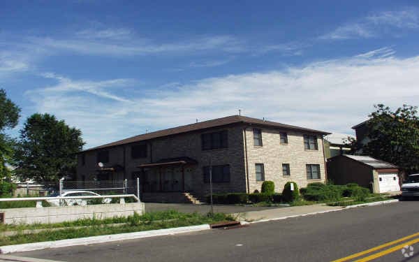 Foto principal - 86-90 Berkshire Ave