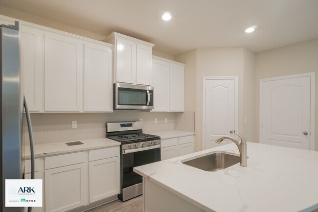 Foto del edificio - 353 Fellbrook Dr