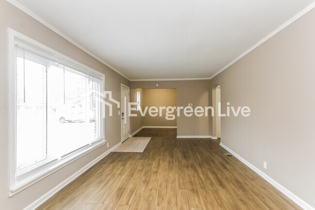 Foto del edificio - 225 Burke Ave