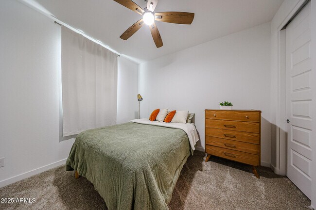 Foto del edificio - 8334 E Paloma Ave