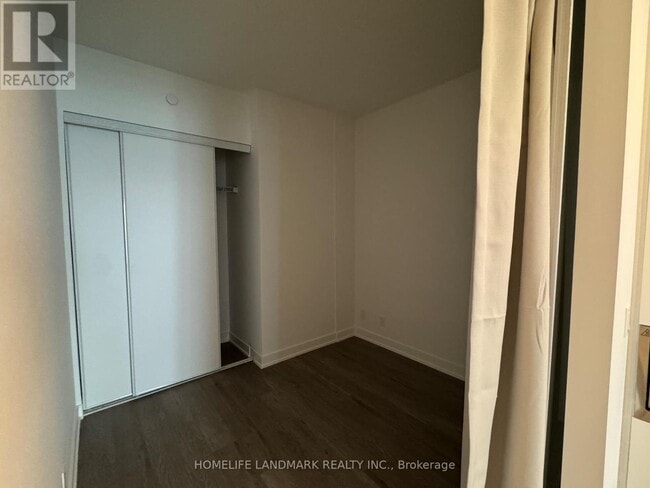 Photo du bâtiment - 88 Queen St E