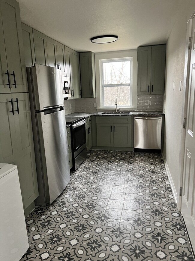 Building Photo - Totally updated 2 bedroom 1 bath home walk...