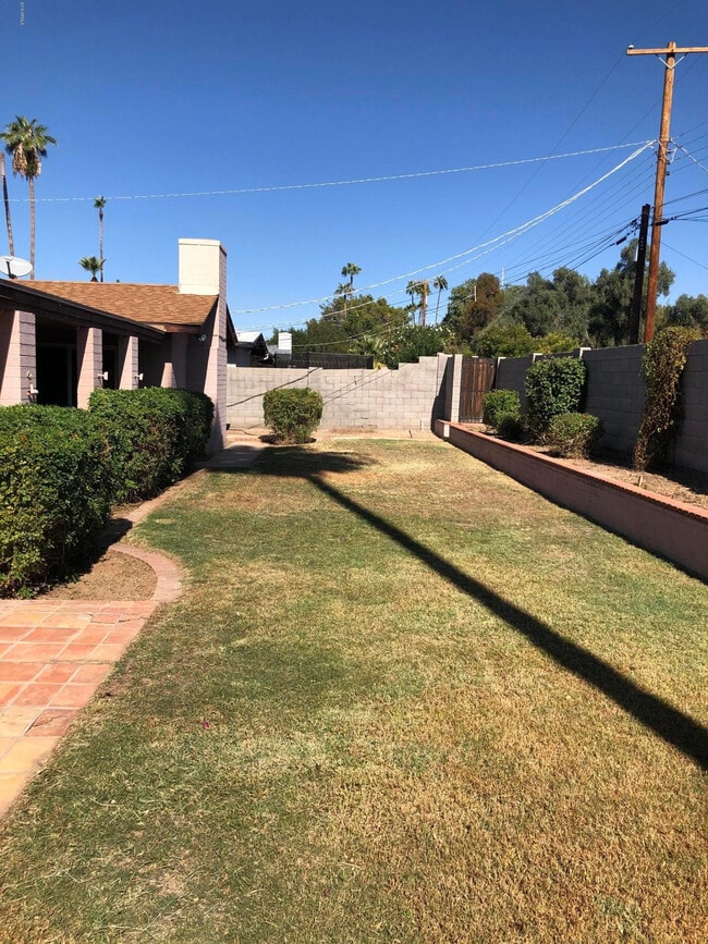 Foto del edificio - 8121 N 16th Dr