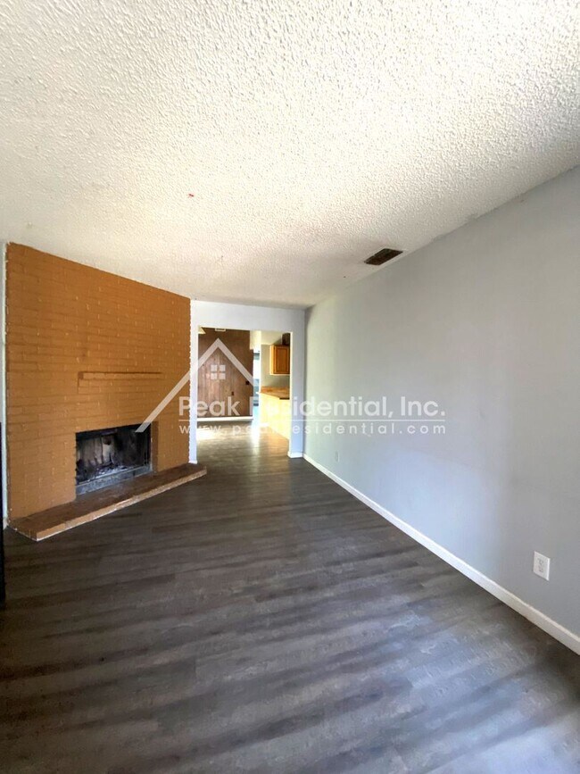 Building Photo - 2 br, 1 bath House - 3426 Viking Dr