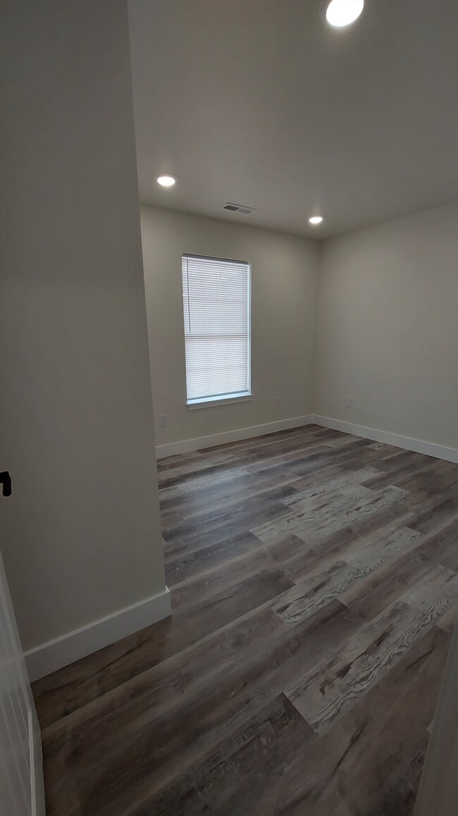 Building Photo - 1709 Soaring Ct