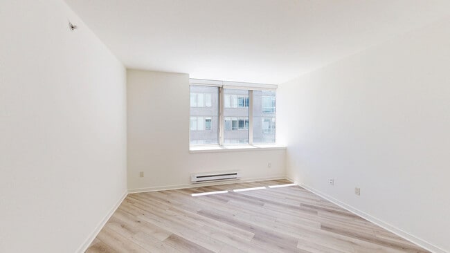 Interior Photo - 388 Beale