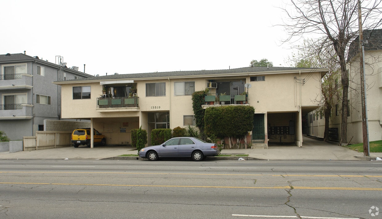 Foto del edificio - 13819 Sherman Way