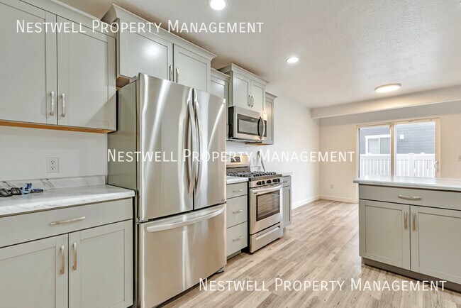 Building Photo - Great 3-bed Townhome in Saratoga Springs.