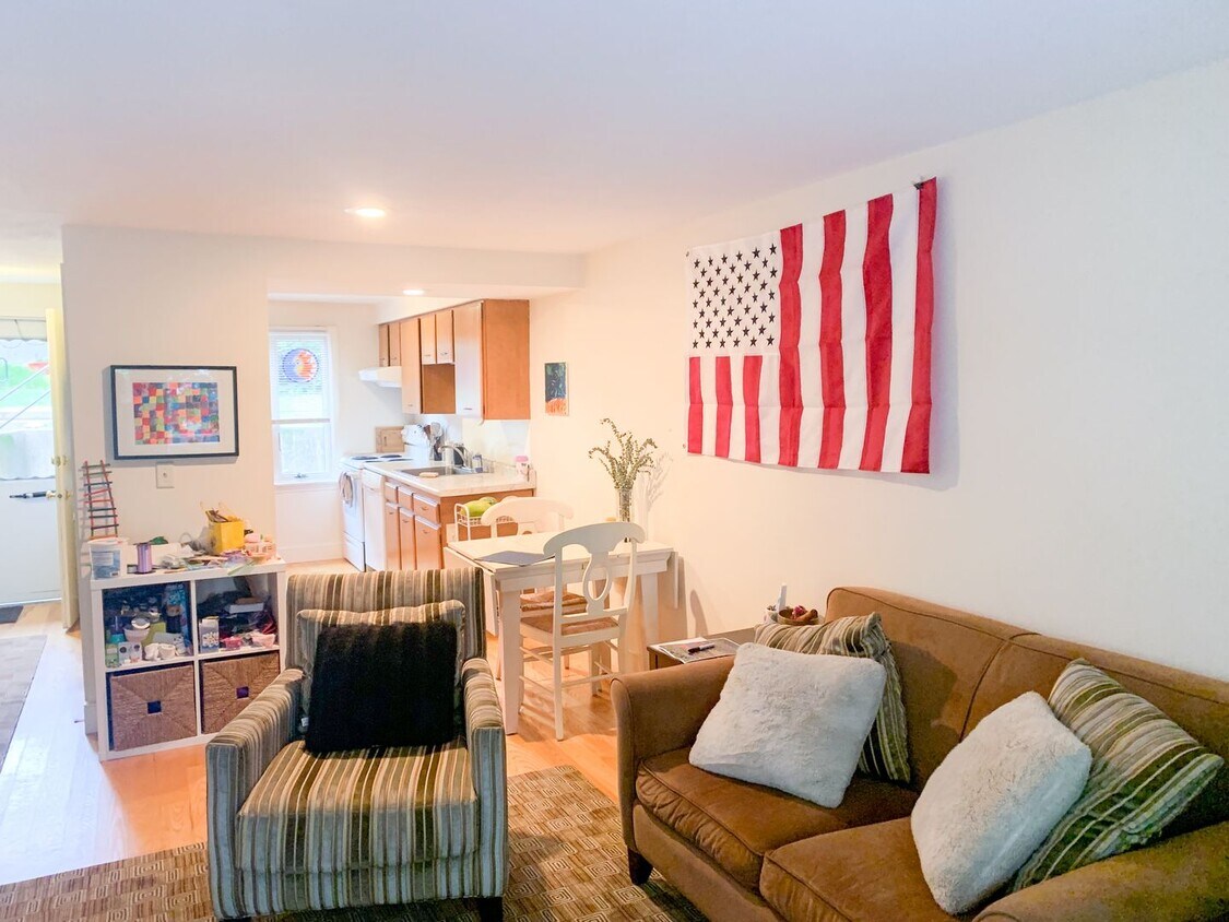Foto principal - 2 Bedroom Condo in Amherst