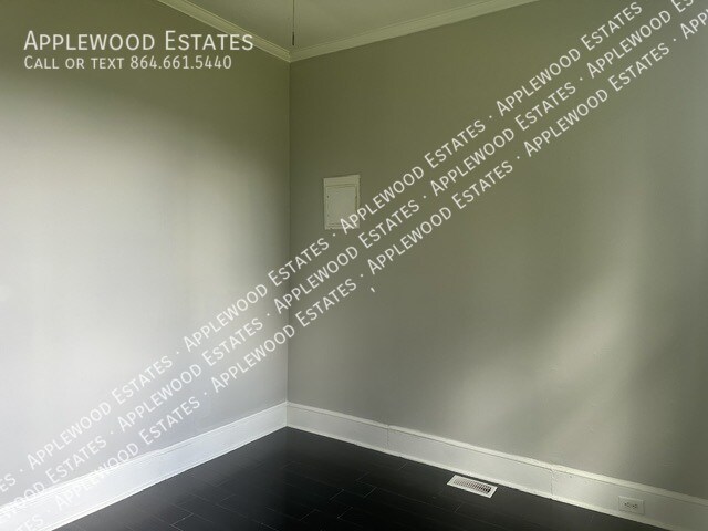 Foto del edificio - 611 Forest St