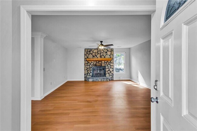 Foto del edificio - 7515 Asbury Dr