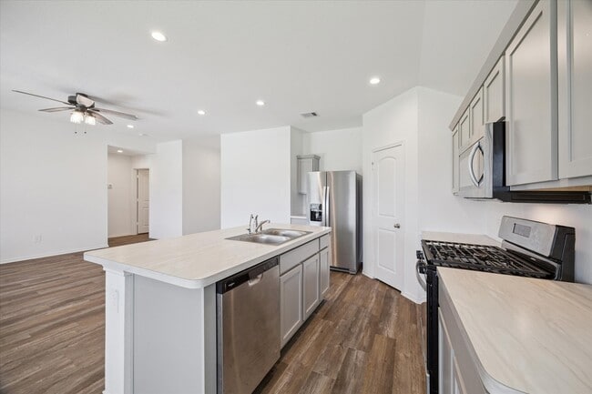 Building Photo - 24725 Mountain Tree Dr
