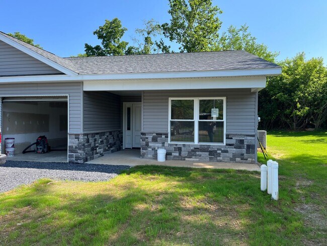 Foto del edificio - 3 Bedroom, 2 Full Bath- Duplex on Benner Pike Bellefonte