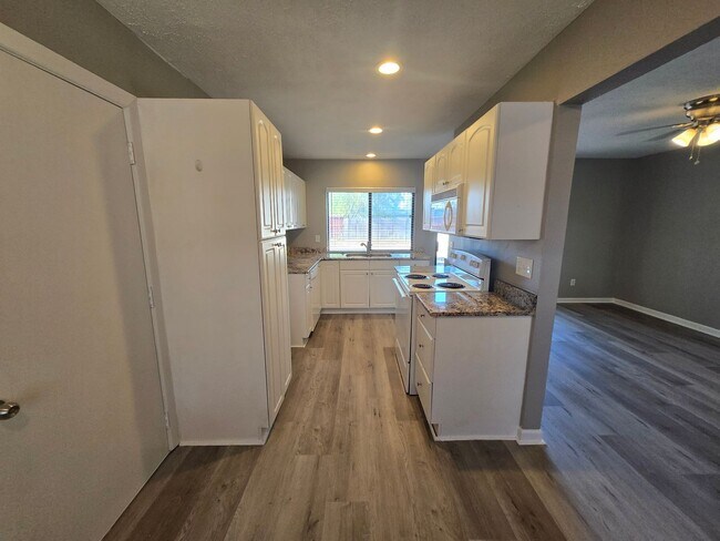 Building Photo - 1801 Archery Ln