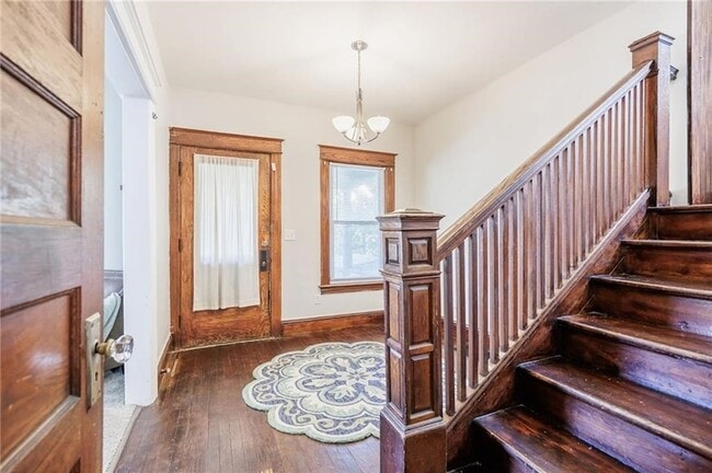 Building Photo - 890 S Goodman St