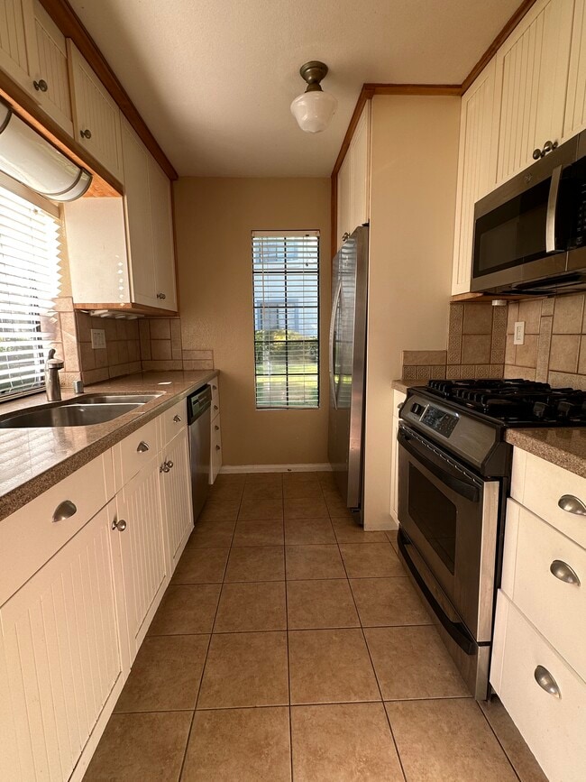 Building Photo - 10970 Summerdale Way