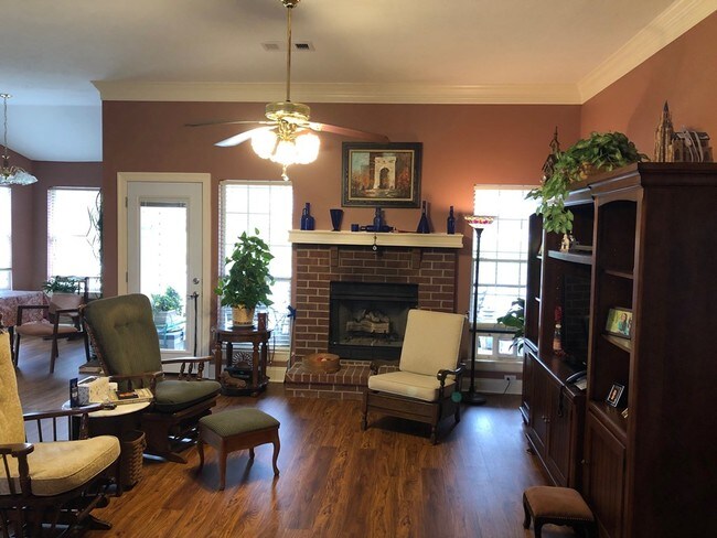 Building Photo - 7800 Golfhill Dr