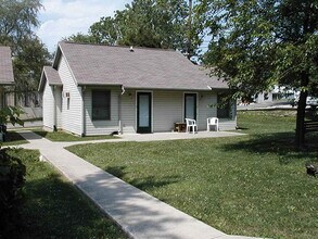 Building Photo - 2004 E 7th St