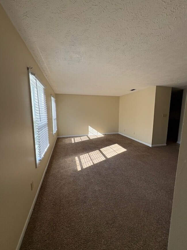 Building Photo - 3820 John Marshall Rd