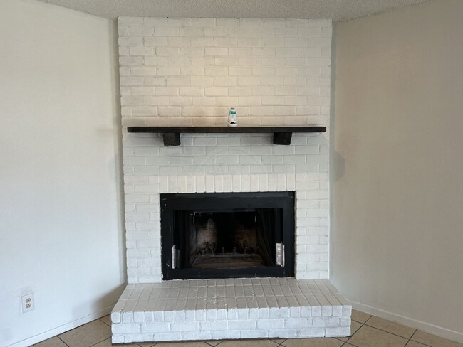 Foto del edificio - 2110 Hinkle Ave