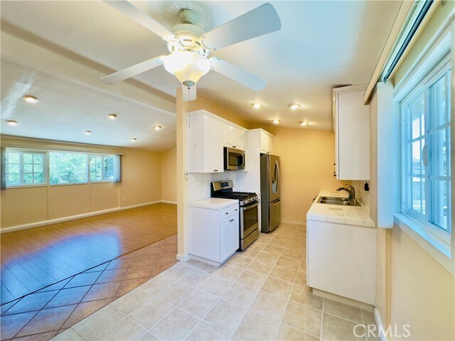 Foto del edificio - 18556 Community St