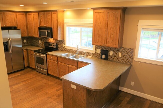 Foto del edificio - 4 bed/2 bath 1000 feet From Monroe