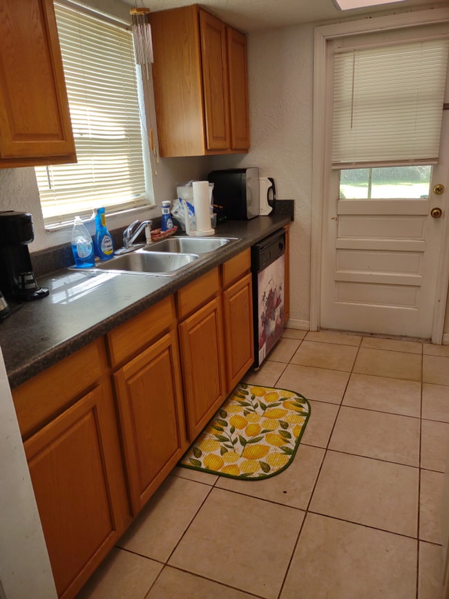 Foto del edificio - 2 bedroom 1 bath in a quiet neighborhood