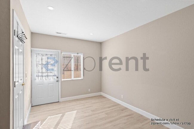 Foto del edificio - 1729 Laine Ave