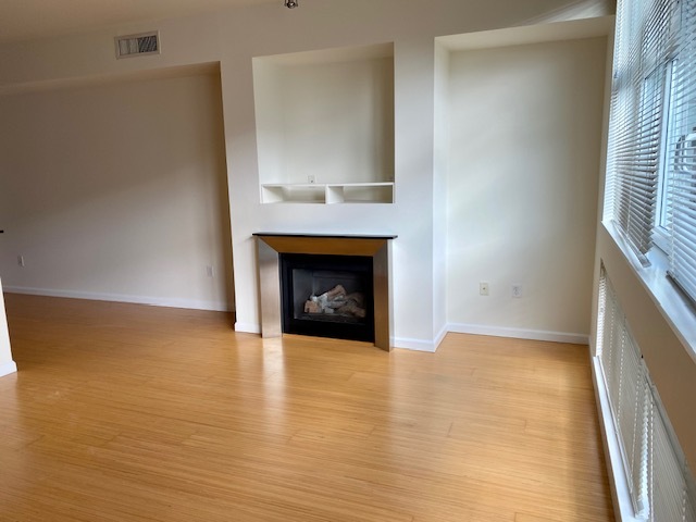 Cozy Gas Fireplace - 17 W Mercer St