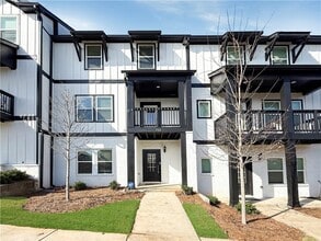 Building Photo - 732 Mulberry Walk