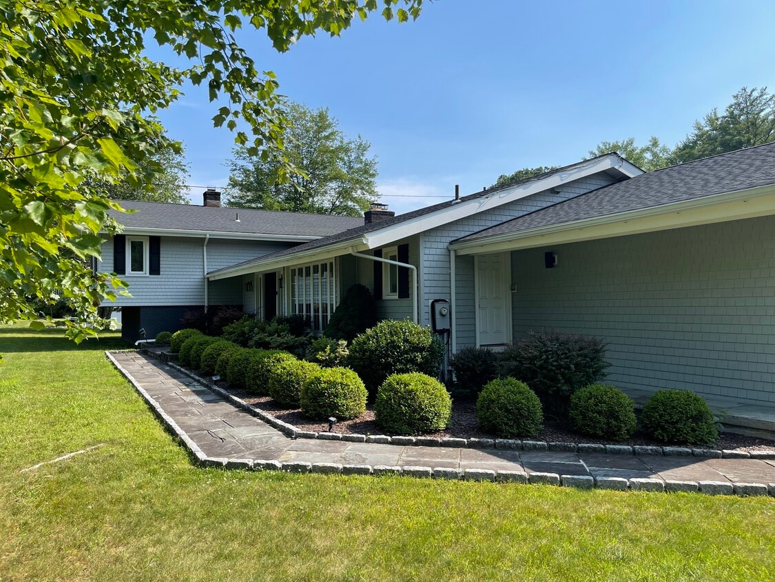 Primary Photo - 222 Thornwood Rd