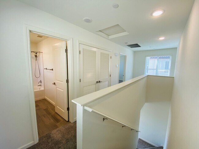 Foto del edificio - $2,395 Alluvial & Fowler, 3 Bedroom Home -...