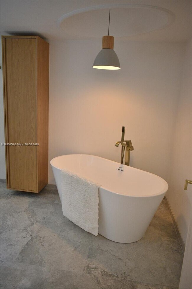 Foto del edificio - 1865 S Ocean Dr