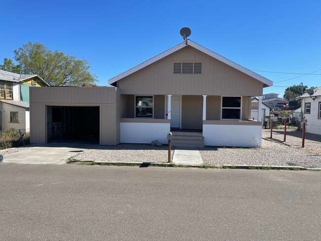 Building Photo - 407 La Mesa Way