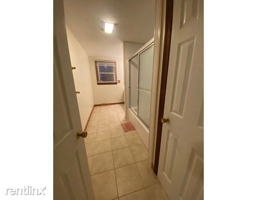Building Photo - 3 br, 1.5 bath Townhome - 17 Lisa Rd, 17 U...