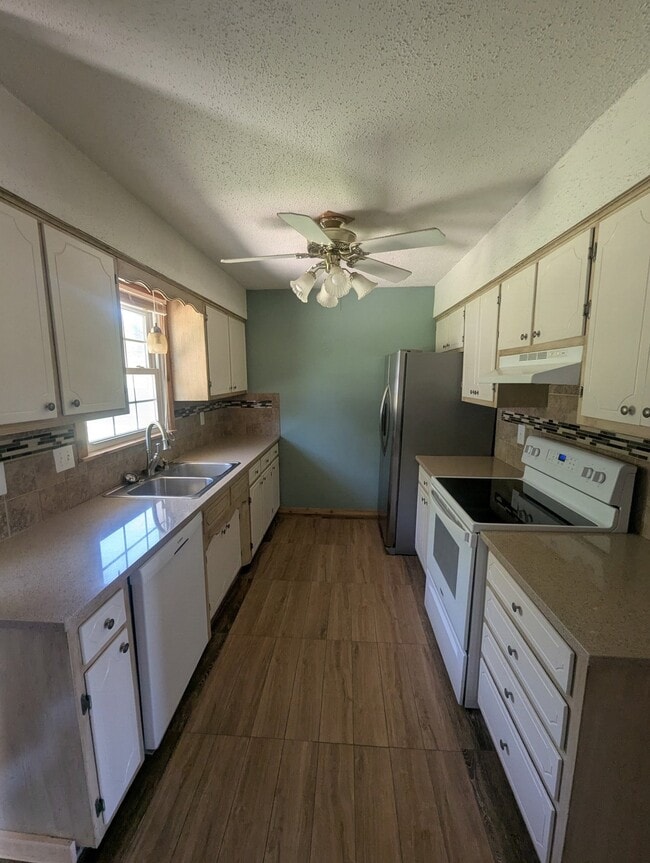 Building Photo - 167 SE 421st Rd