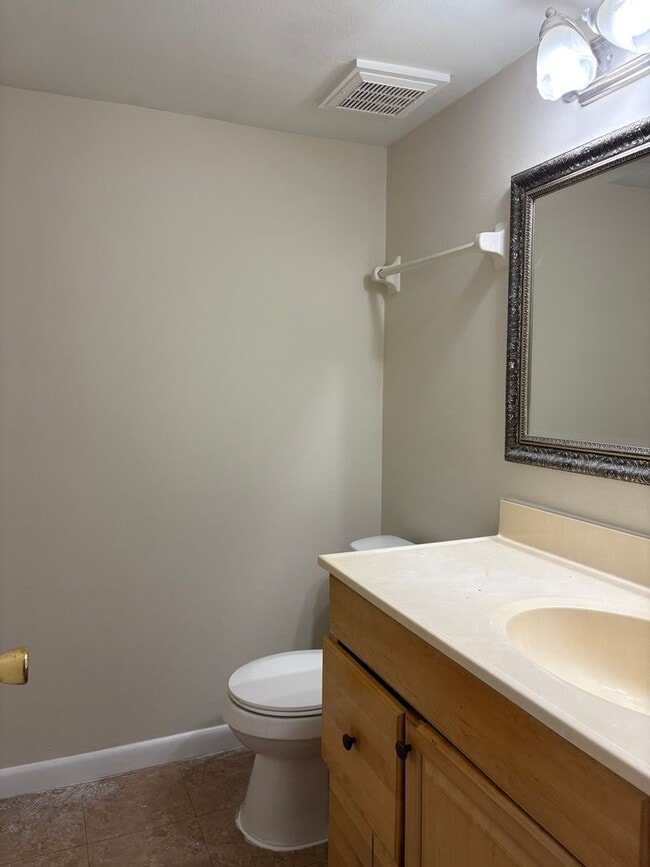 Foto del edificio - 2bed/ 1.5bath/ 1 car garage townhouse read...
