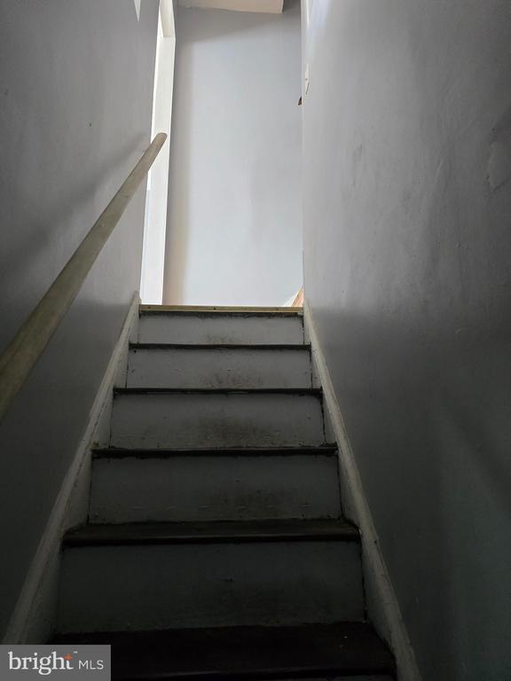 Primary Photo - 7016 Elmwood Ave