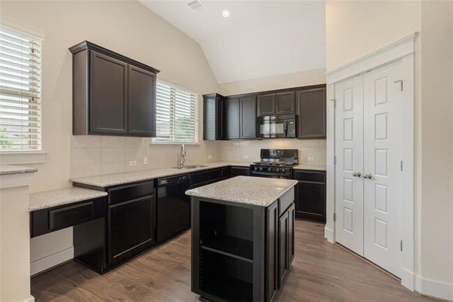 Building Photo - 10639 Wills Lp