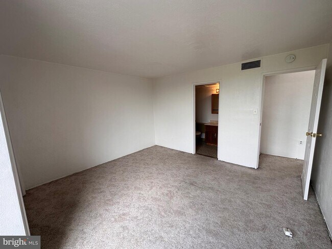 Building Photo - 3333 Forest Ln