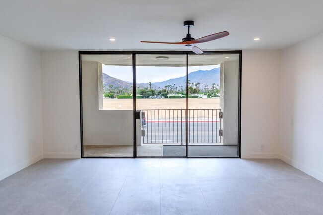 Foto del edificio - 1400 E Palm Canyon Dr