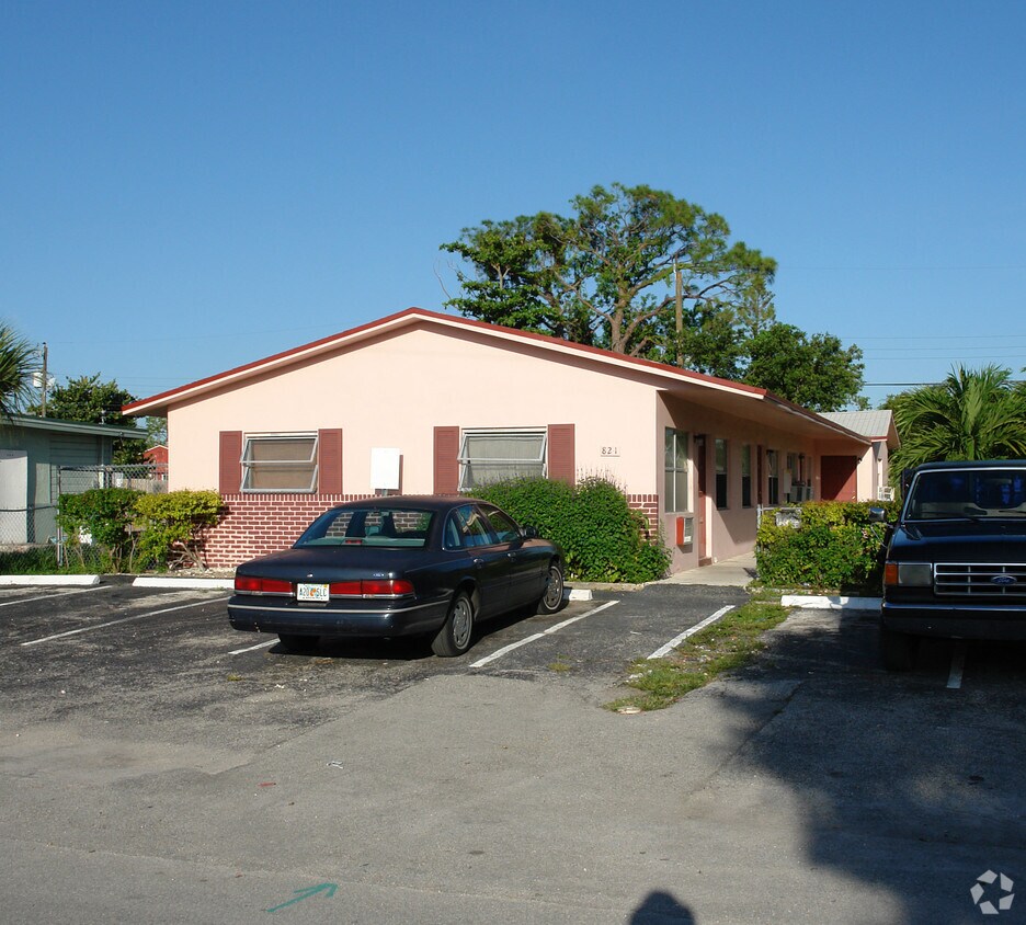 Primary Photo - 821 NW 1st Ave