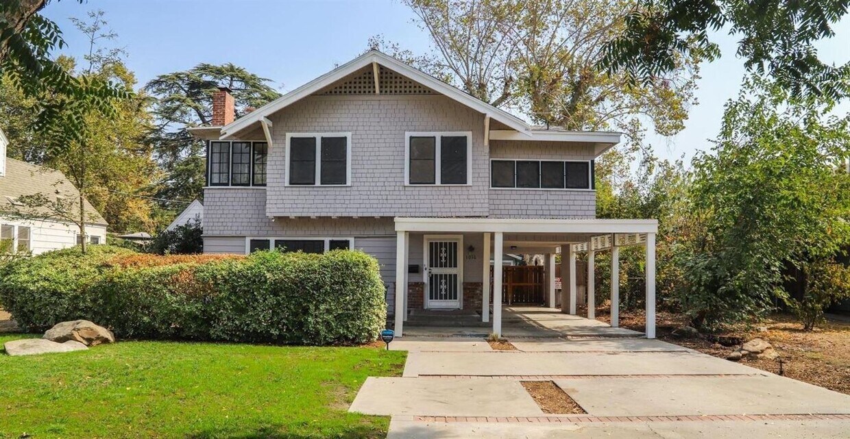 Primary Photo - 4 br, 3 bath House - 1016 N College Ave