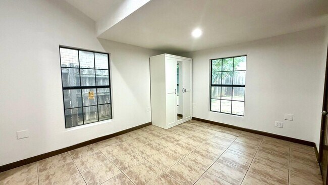 Building Photo - 7610 Rocio Dr