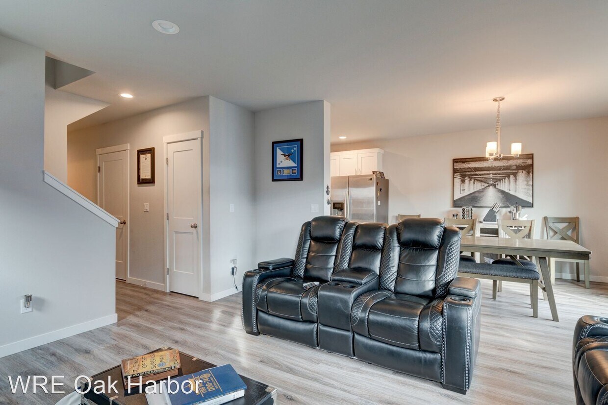 306 S Main St, Coupeville, WA 98239 House Rental in Coupeville, WA