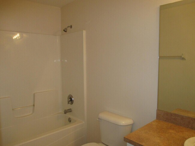 Building Photo - 3 bedroom 2 bathroom Single Family Home